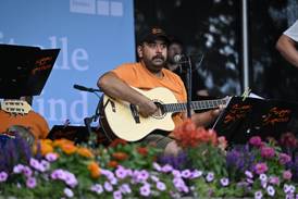 Jahresfest 2026 – Musiker auf der Bühne Jahresfest 2026 – Musiker auf der Bühne
