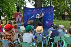 Jahresfest 2026 – Kinder bei einer Zaubershow im Schlosspark Jahresfest 2026 – Kinder bei einer Zaubershow im Schlosspark