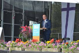Jahresfest 2026 – Der Vorstandsvorsitzende der Diakonie Stetten an einem Pult auf der Bühne Jahresfest 2026 – Der Vorstandsvorsitzende der Diakonie Stetten an einem Pult auf der Bühne
