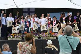 Jahresfest 2026 – Sportler-Ehrung auf der Bühne im Schlosspark Jahresfest 2026 – Sportler-Ehrung auf der Bühne im Schlosspark